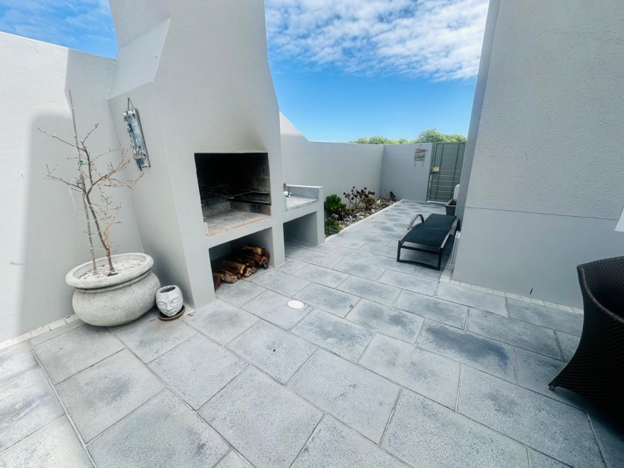 To Let 3 Bedroom Property for Rent in Big Bay Western Cape